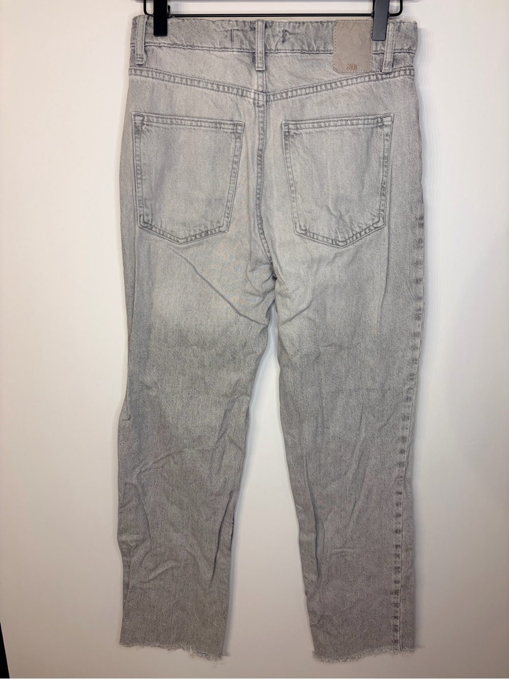 Zara Women’s Gray High Waisted Straight Leg Jeans with a Raw Hem, Size 4 - Picture 4 of 8